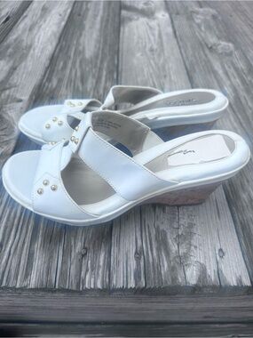 Sbicca White Wedge Slide Sandals with Gold Studs